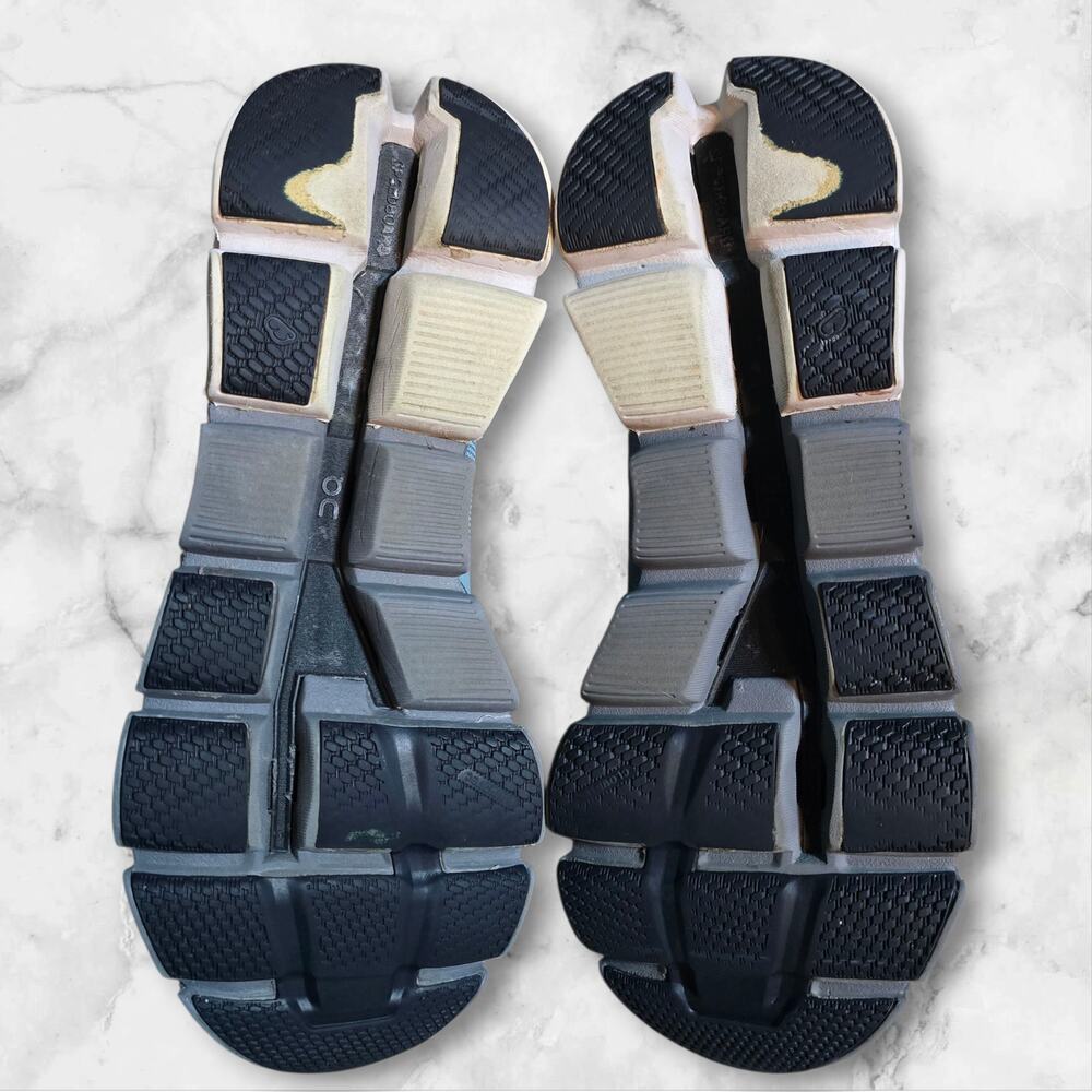 On Cloud Women's Cloudflyer Waterproof Running Sh… - image 5